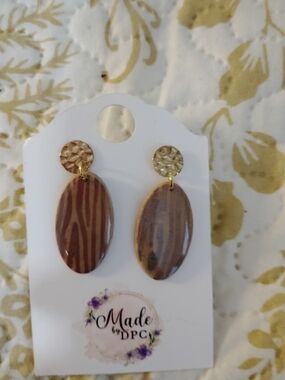 Brown Wood-Pattern Oval Drop Earrings with Gold Disc